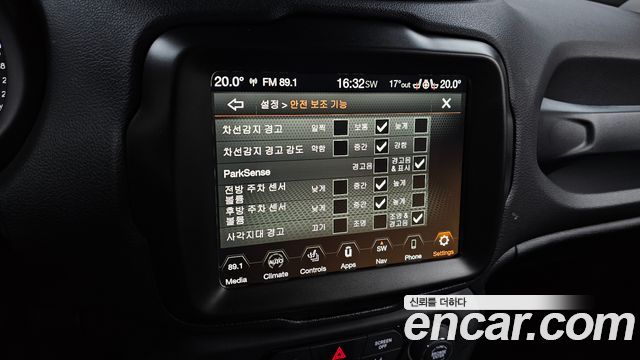 Jeep Renegade 1.3 Limited 2023 — фото 16