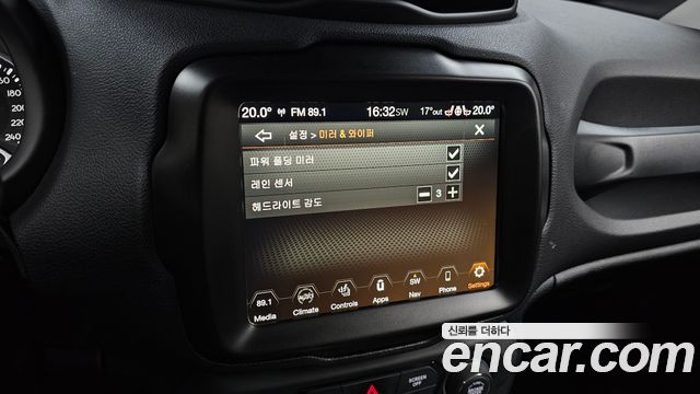 Jeep Renegade 1.3 Limited 2023 — фото 17