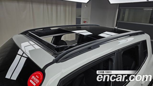 Jeep Renegade 1.3 Limited 2023 — фото 19