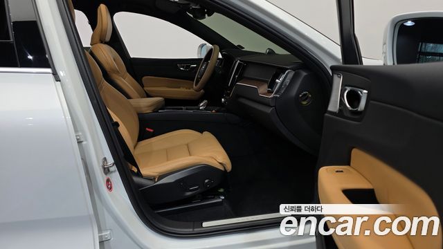 Volvo XC60 (II) B6 Inscirtion 2022 — фото 11