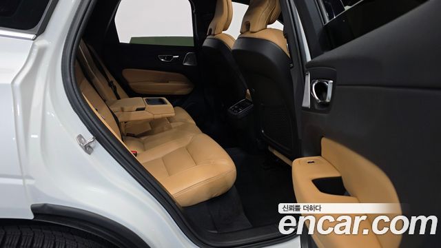 Volvo XC60 (II) B6 Inscirtion 2022 — фото 12