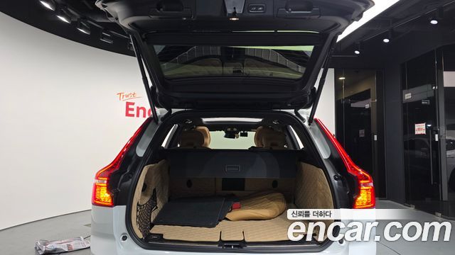Volvo XC60 (II) B6 Inscirtion 2022 — фото 20