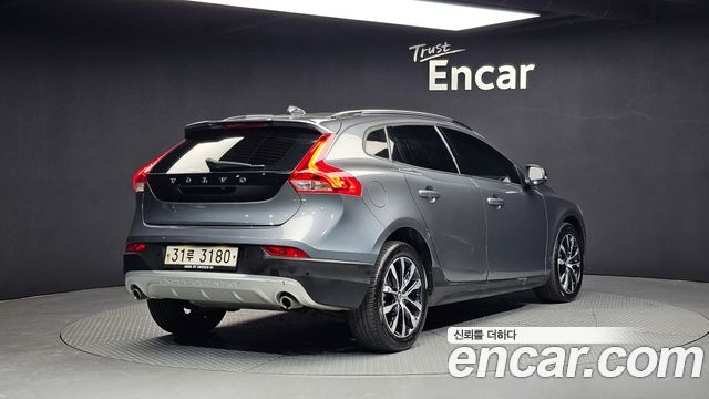 Volvo V40 Cross Country D3 2019 — фото 2