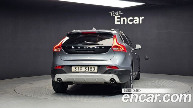 Volvo V40 Cross Country D3 2019 — фото 4