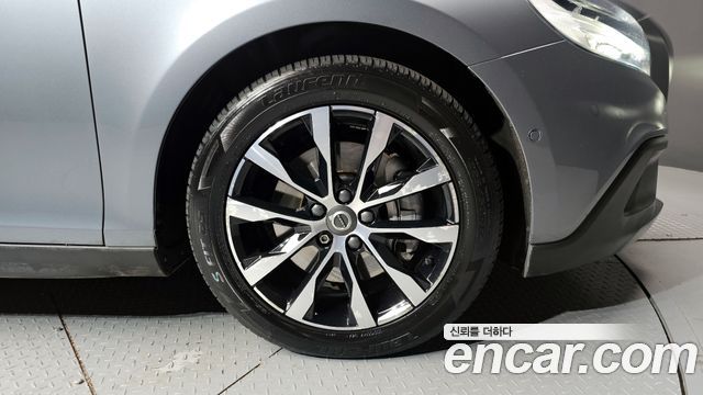 Volvo V40 Cross Country D3 2019 — фото 5