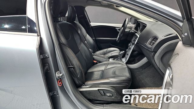 Volvo V40 Cross Country D3 2019 — фото 10