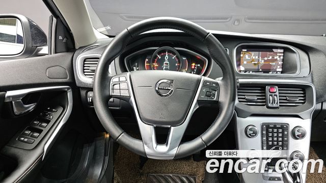 Volvo V40 Cross Country D3 2019 — фото 17