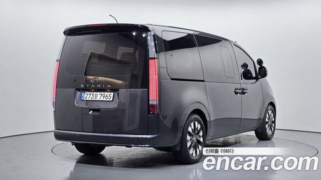 Hyundai Staria L3.5 Lounge 7-Seater Inspiration 2022 — фото 2