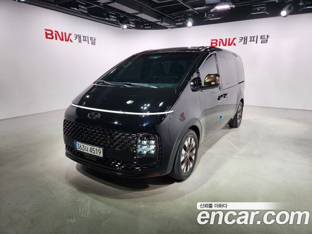 Hyundai Staria Lounge 9-Seater Inspiration 2023 — фото 1