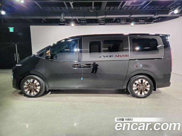 Hyundai Staria Lounge 9-Seater Inspiration 2023 — фото 3