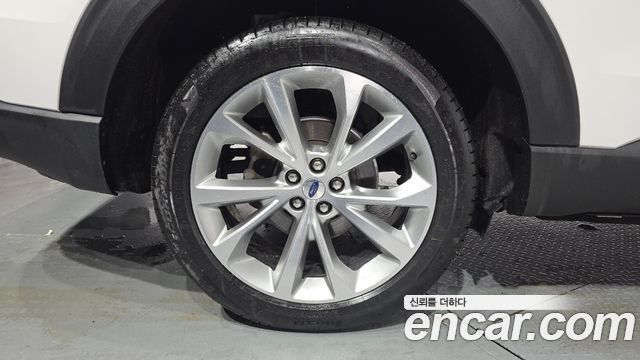 Ford Explorer (VI) 3.0 Platinum 4WD 2022 — фото 5