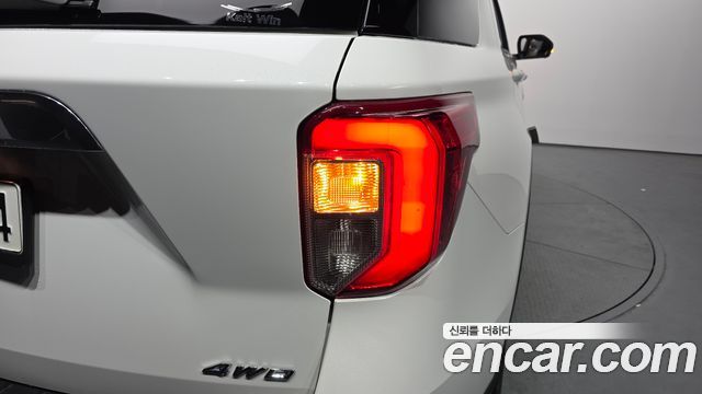 Ford Explorer (VI) 3.0 Platinum 4WD 2022 — фото 23
