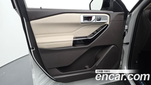 Ford Explorer (VI) 3.0 Platinum 4WD 2022 — фото 24