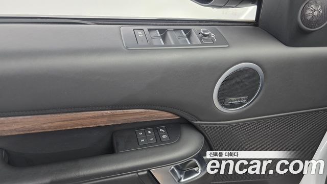 Land Rover Discovery 5 3.0 SD6 HSE Luxury 2019 — фото 14