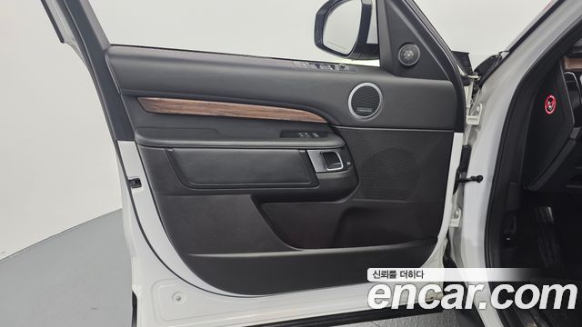Land Rover Discovery 5 3.0 SD6 HSE Luxury 2019 — фото 24