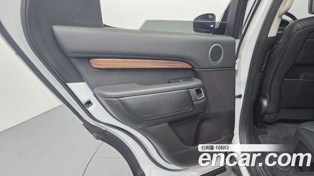 Land Rover Discovery 5 3.0 SD6 HSE Luxury 2019 — фото 25