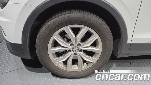 Volkswagen Tiguan (II) 2.0 TDI Premium 2020 — фото 5