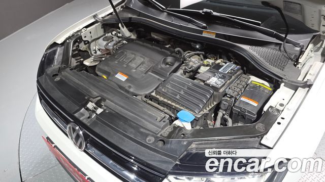 Volkswagen Tiguan (II) 2.0 TDI Premium 2020 — фото 6