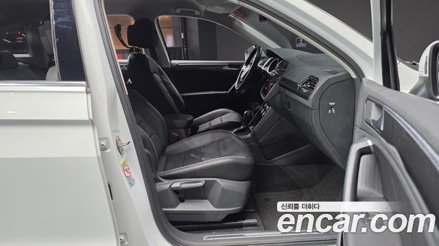Volkswagen Tiguan (II) 2.0 TDI Premium 2020 — фото 11