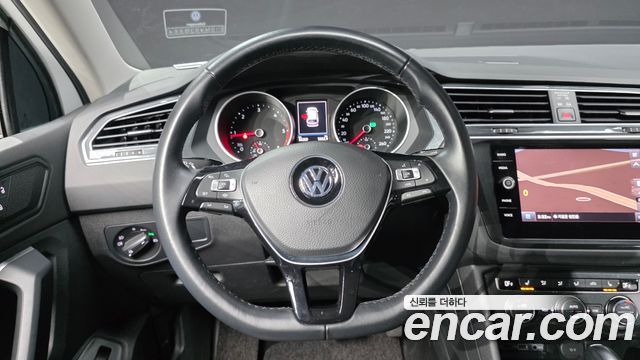 Volkswagen Tiguan (II) 2.0 TDI Premium 2020 — фото 13