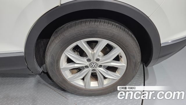 Volkswagen Tiguan (II) 2.0 TDI Premium 2020 — фото 21