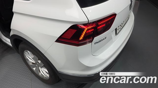 Volkswagen Tiguan (II) 2.0 TDI Premium 2020 — фото 23
