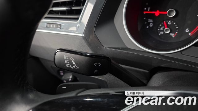 Volkswagen Tiguan (II) 2.0 TDI Premium 2020 — фото 27