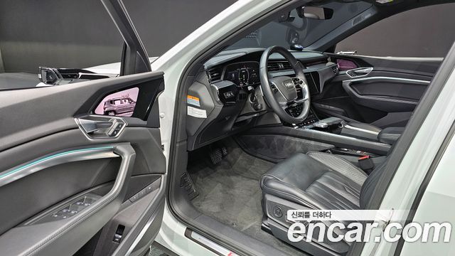 Audi e-tron 55 Quattro Sportback 2022 — фото 9
