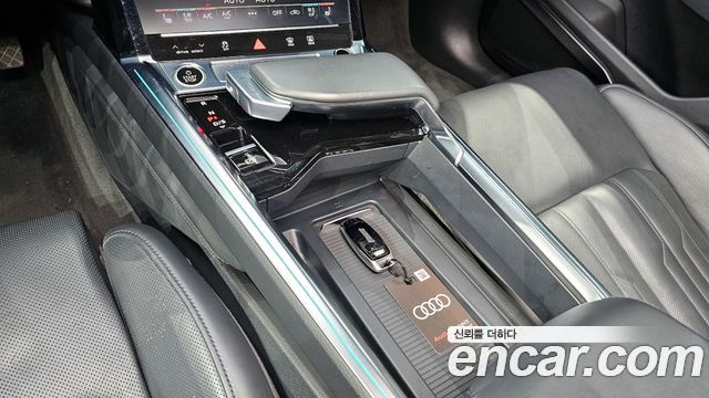 Audi e-tron 55 Quattro Sportback 2022 — фото 18