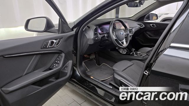 BMW 1 Series (F40) 120i Sports 2024 — фото 10