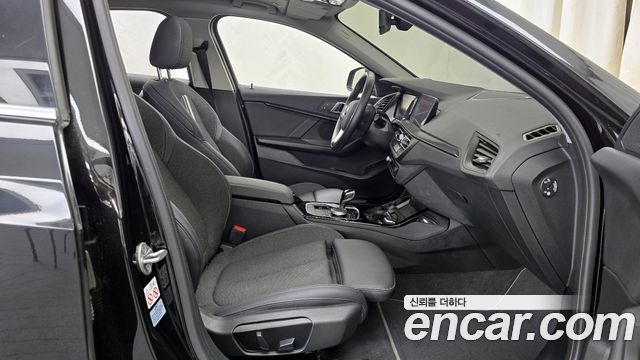 BMW 1 Series (F40) 120i Sports 2024 — фото 11