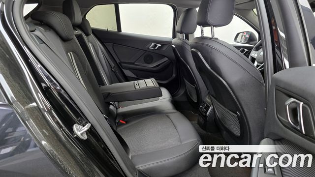 BMW 1 Series (F40) 120i Sports 2024 — фото 12