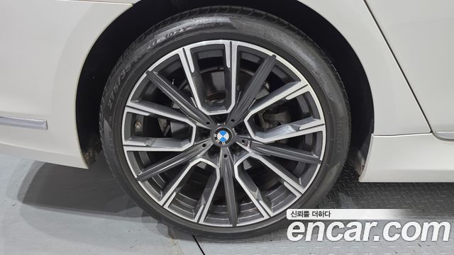 BMW 7 Series (G11) 740Li xDrive M Sport Package 2021 — фото 27