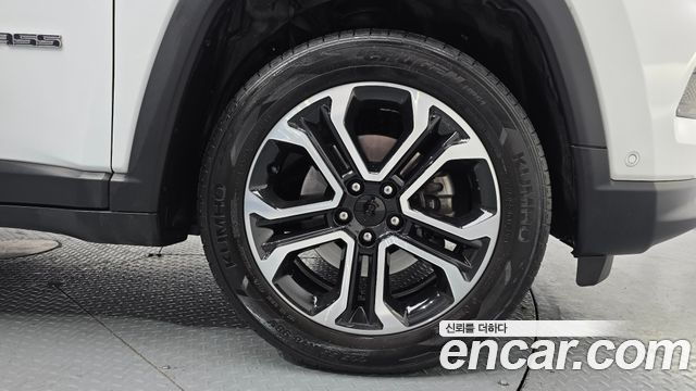 Jeep Compass (II) 2.4 limited 2WD 2022 — фото 21