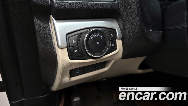 Ford Explorer 2.3 Limited 4WD 5th 2018 — фото 16