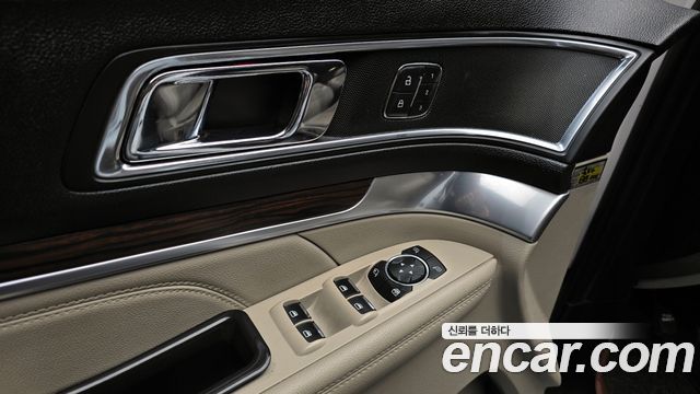 Ford Explorer 2.3 Limited 4WD 5th 2018 — фото 17