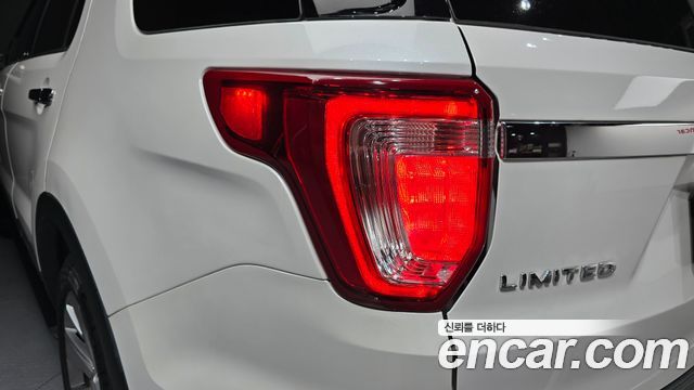 Ford Explorer 2.3 Limited 4WD 5th 2018 — фото 23