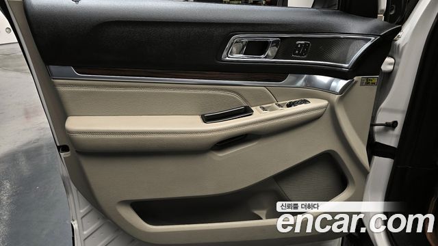 Ford Explorer 2.3 Limited 4WD 5th 2018 — фото 24