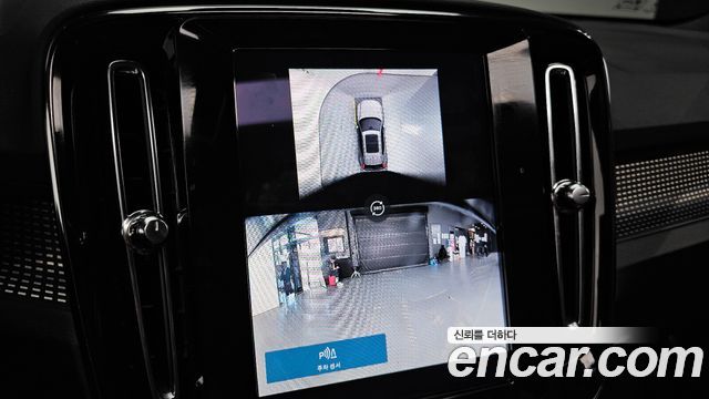 Volvo XC40 B4 Black Edition 2025 — фото 15