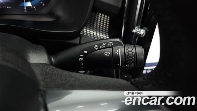 Volvo XC40 B4 Black Edition 2025 — фото 28