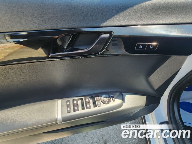 Hyundai Grandeur (GN7) 3.5 LPG 2WD Exclusive 2023 — фото 8