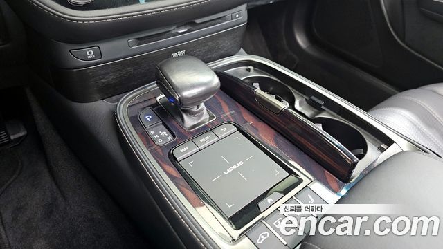 Lexus LS500 (V) 3.5 Luxury AWD 2022 — фото 9