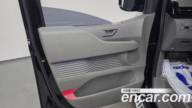 Hyundai Staria 4WD Lounge 9-Seater Inspiration 2023 — фото 24