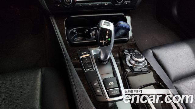 BMW 5 Series (F10) 528i 2012 — фото 9