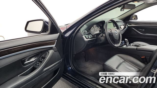 BMW 5 Series (F10) 528i 2012 — фото 10
