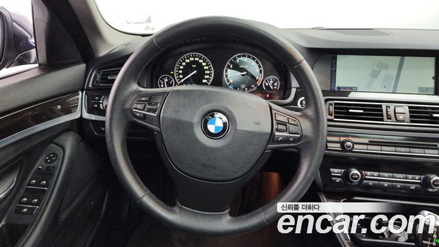 BMW 5 Series (F10) 528i 2012 — фото 16