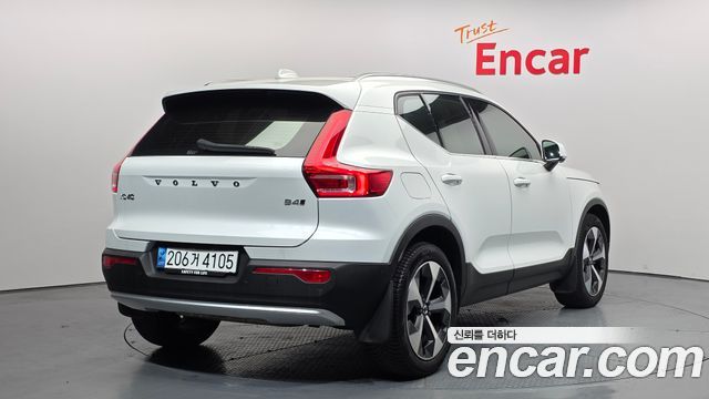 Volvo XC40 B4 Ultimate Bright 2023 — фото 2