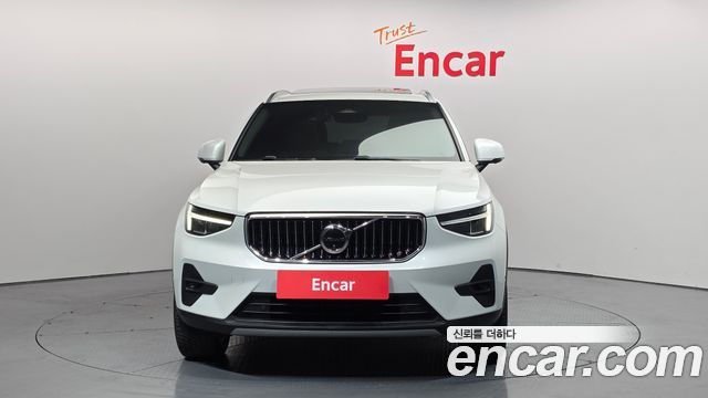 Volvo XC40 B4 Ultimate Bright 2023 — фото 3