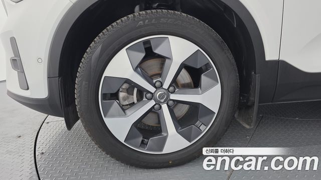 Volvo XC40 B4 Ultimate Bright 2023 — фото 5