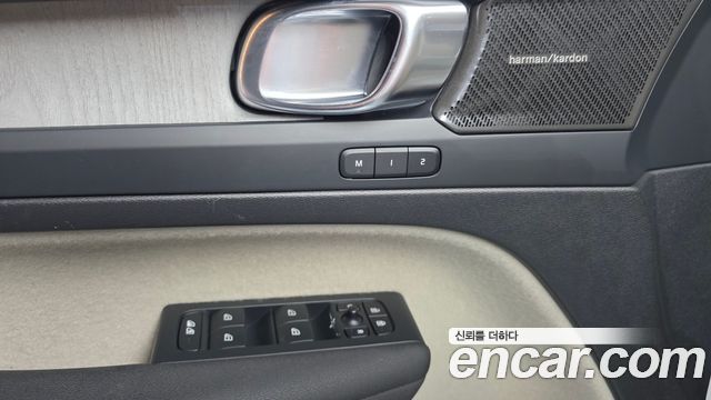 Volvo XC40 B4 Ultimate Bright 2023 — фото 17